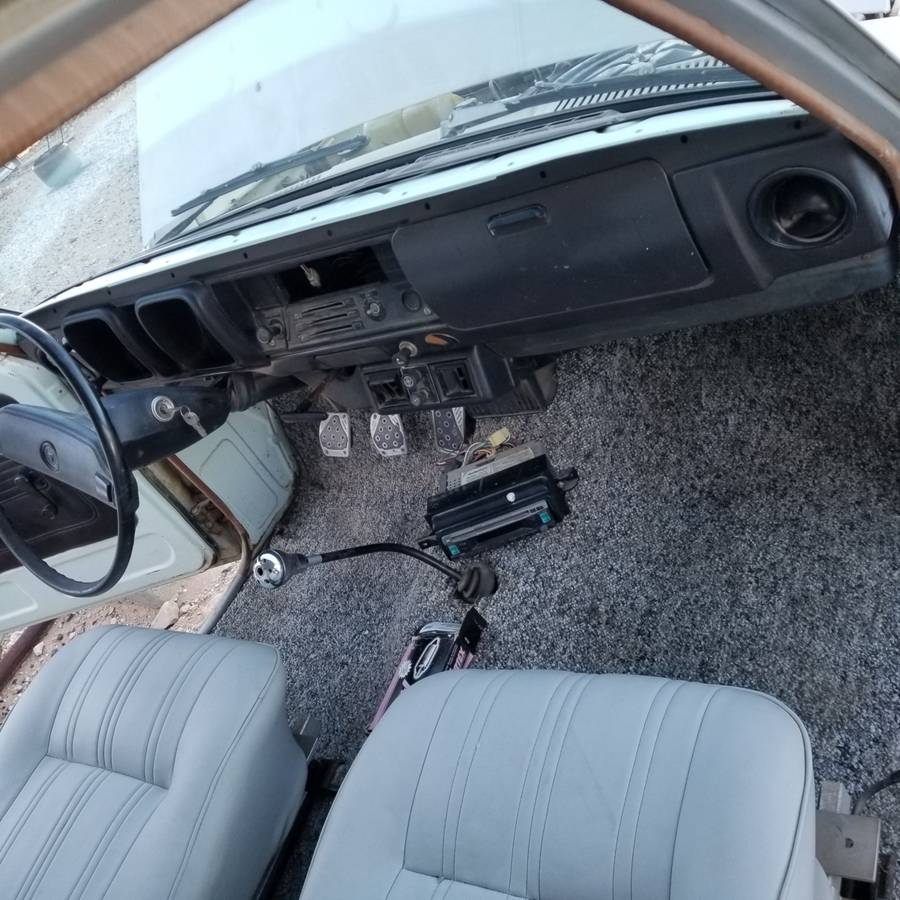 Toyota-chinook-1977-silver-10