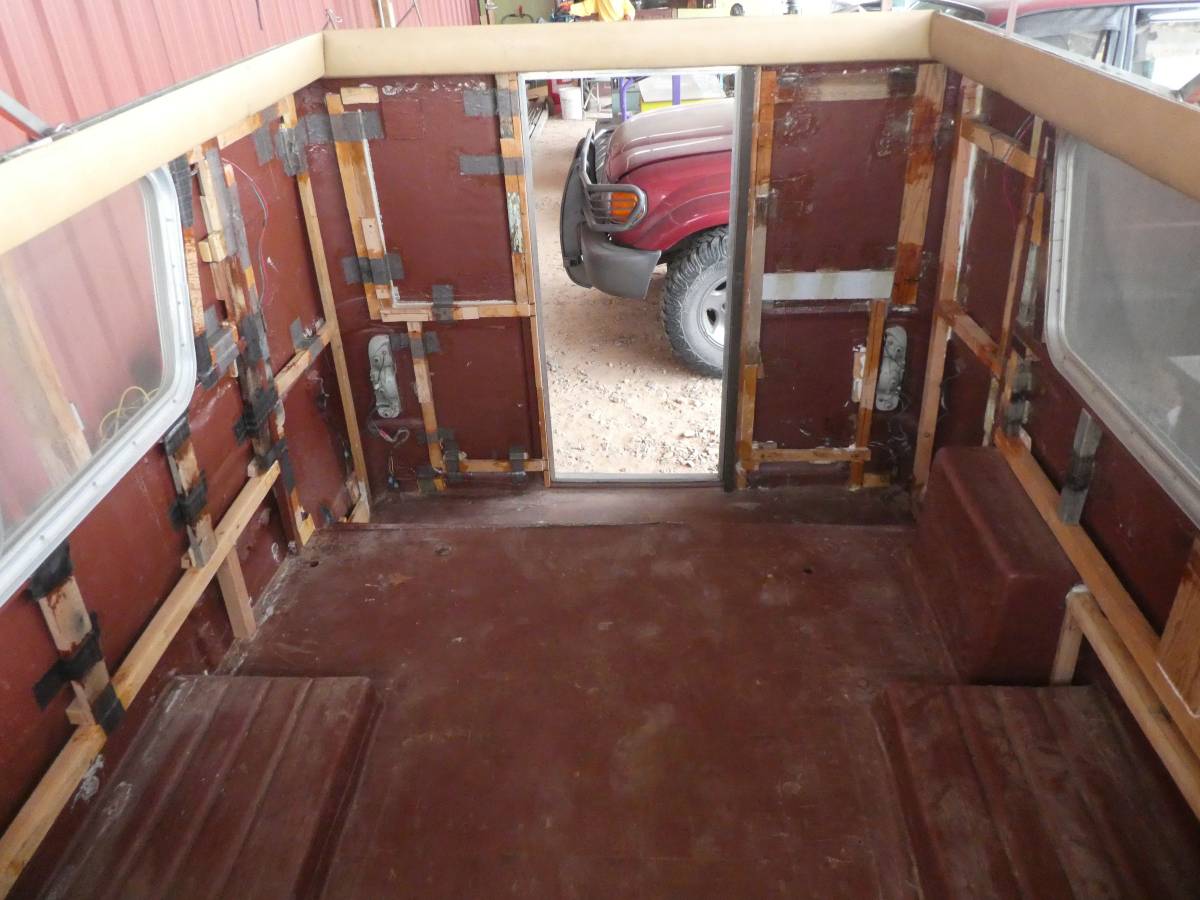 Toyota-chinook-1977-silver-11