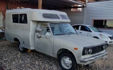 Toyota-chinook-1977-silver-13