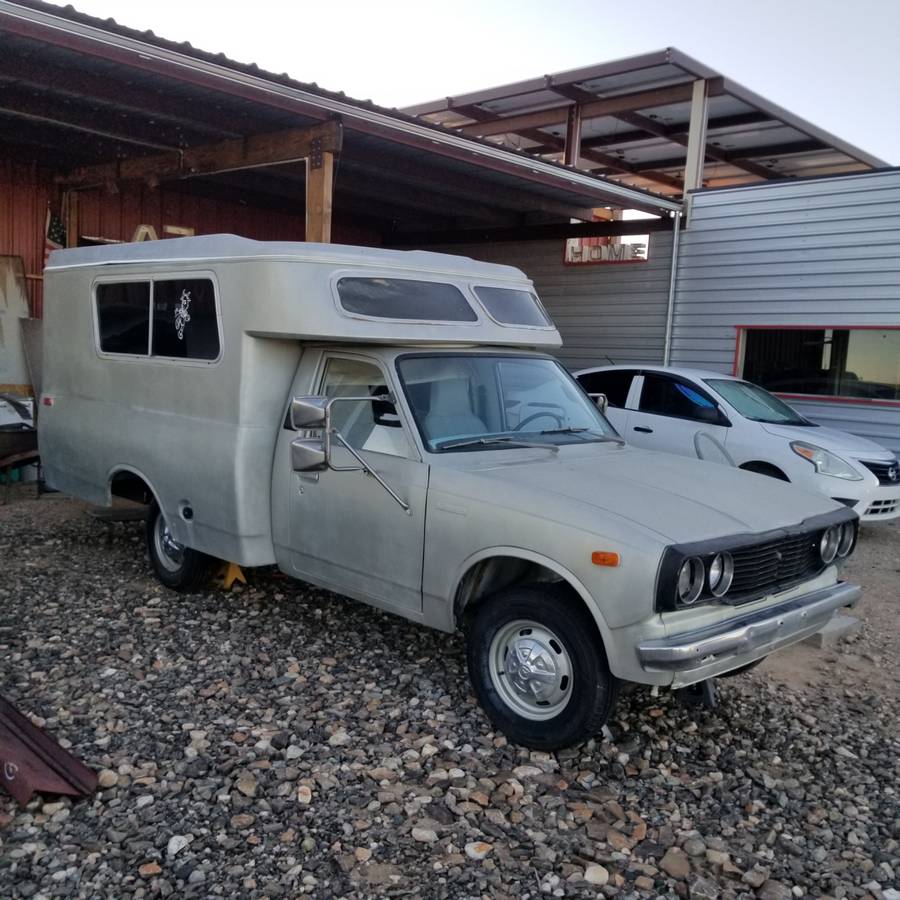 Toyota-chinook-1977-silver-13