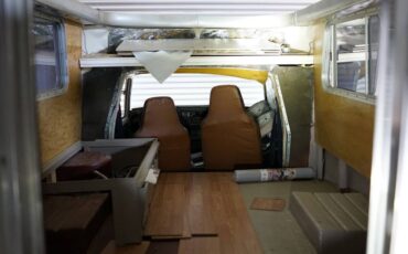 Toyota-chinook-1977-silver-14