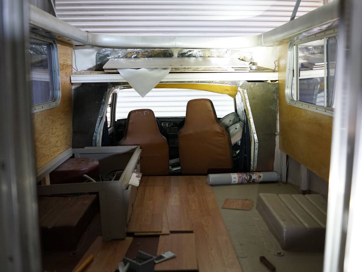 Toyota-chinook-1977-silver-14