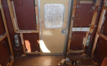 Toyota-chinook-1977-silver-15