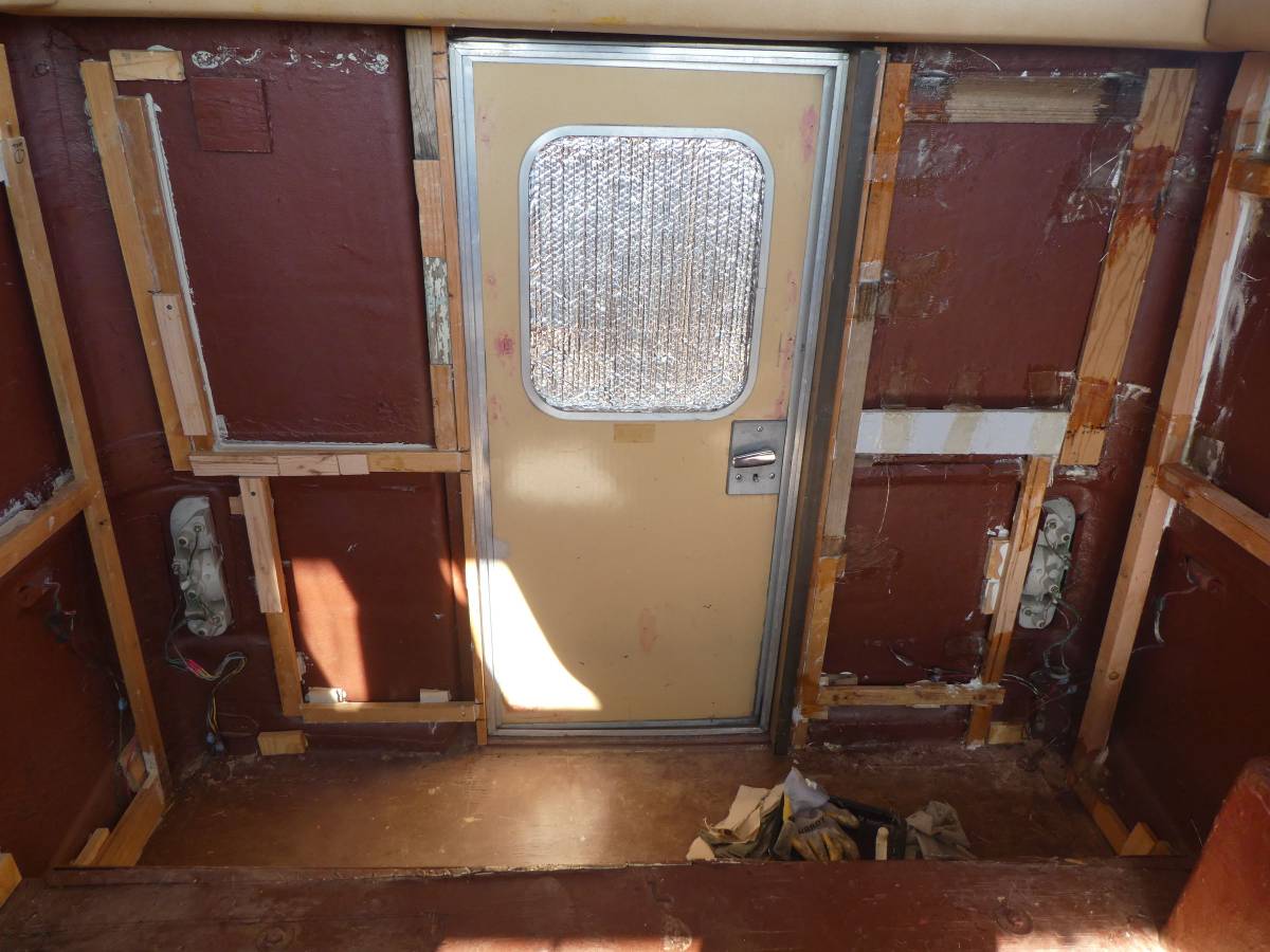 Toyota-chinook-1977-silver-15