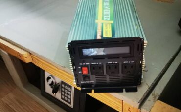 Toyota-chinook-1977-silver-16