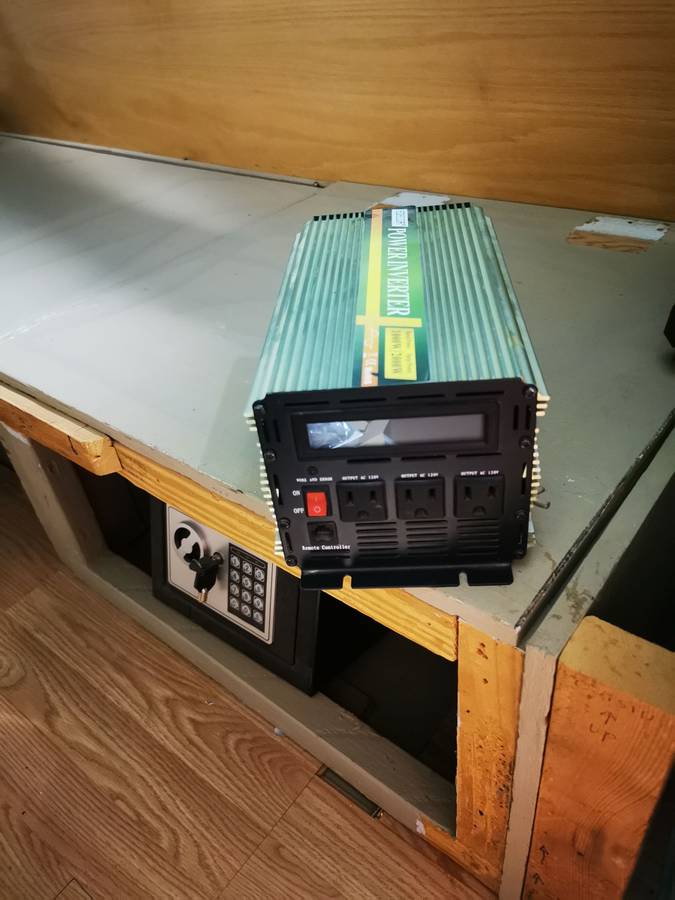 Toyota-chinook-1977-silver-16