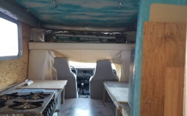 Toyota-chinook-1977-silver-17