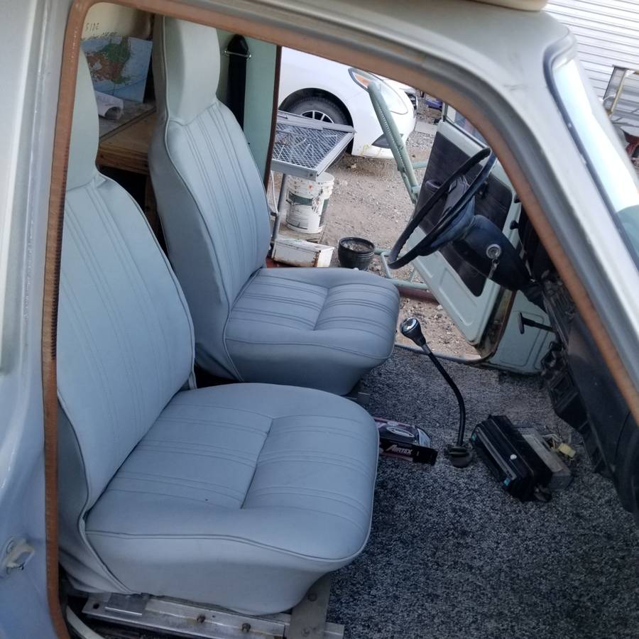 Toyota-chinook-1977-silver-2