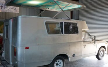 Toyota-chinook-1977-silver