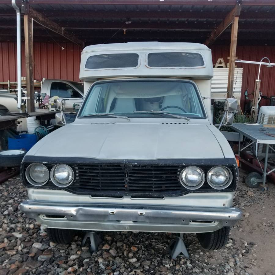 Toyota-chinook-1977-silver-6