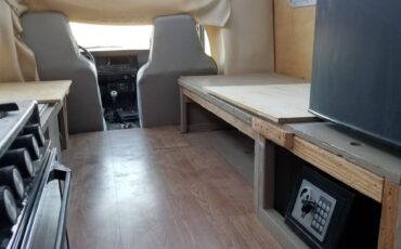 Toyota-chinook-1977-silver-8