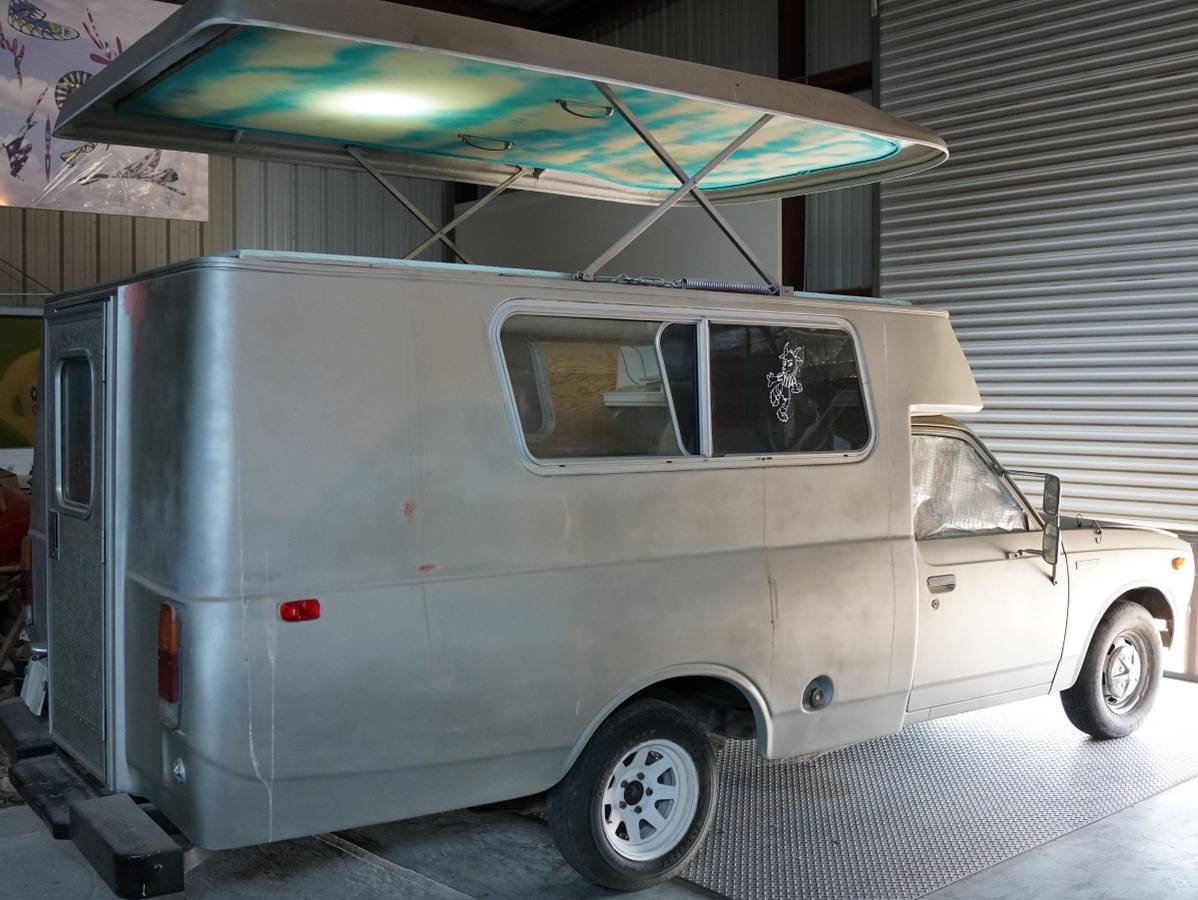 Toyota-chinook-1977-silver