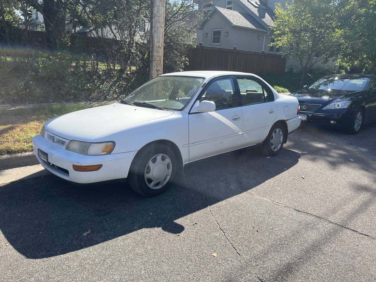 Toyota-corolla-1987-white-1