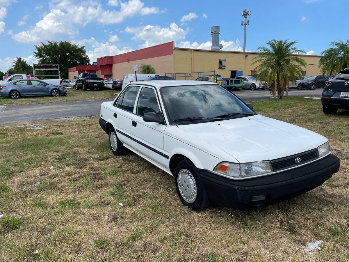Toyota-corolla-1992-white-1