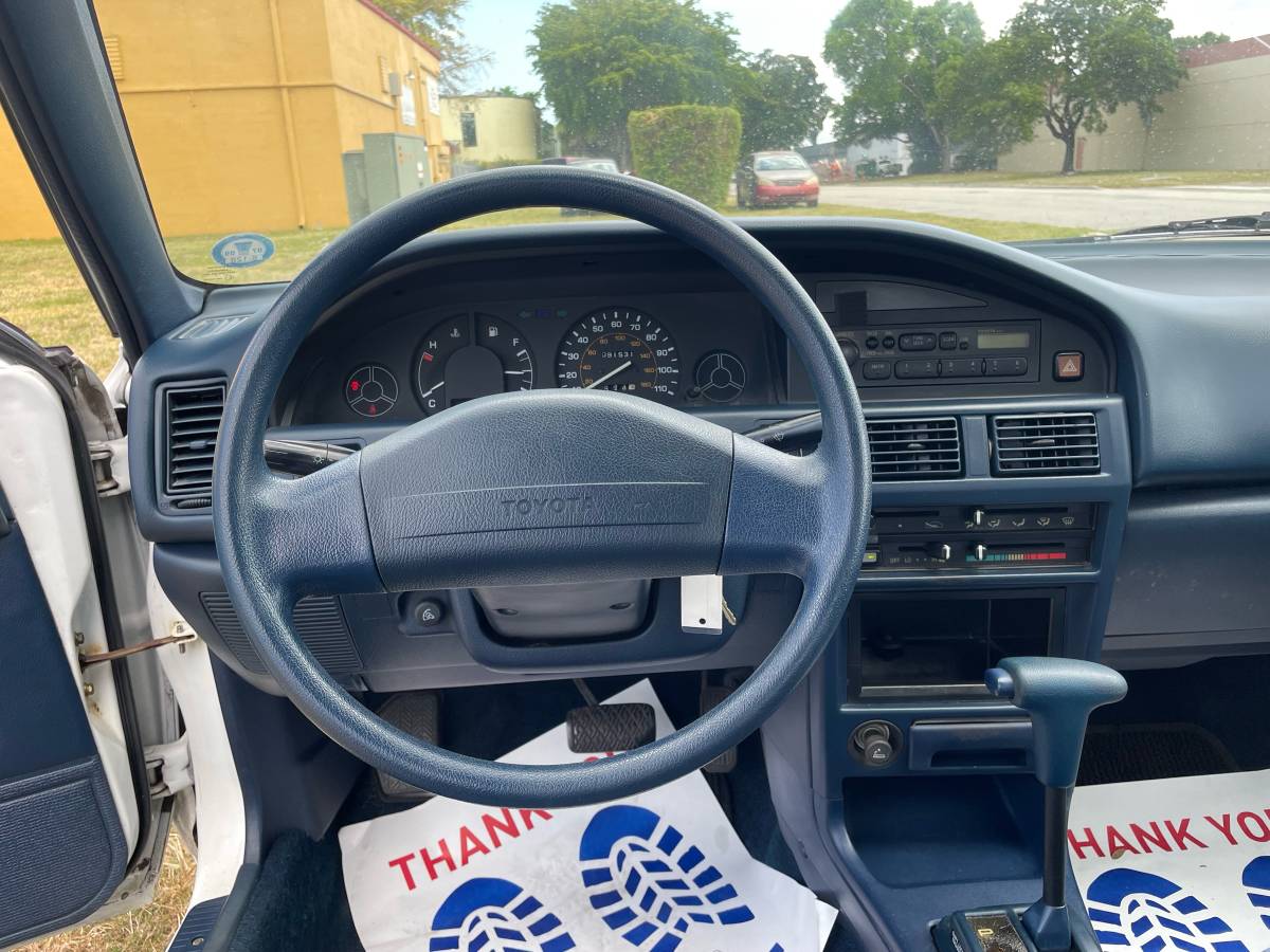 Toyota-corolla-1992-white-12