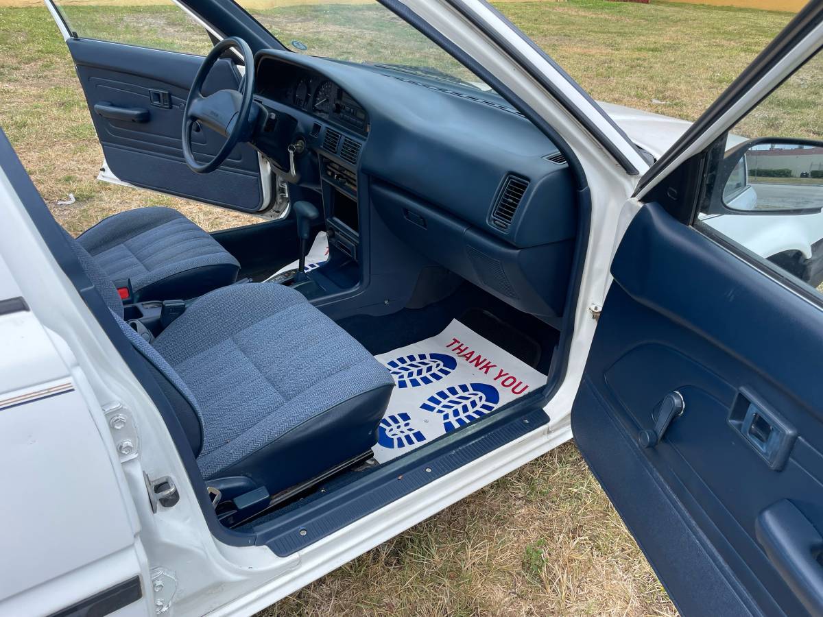 Toyota-corolla-1992-white-21