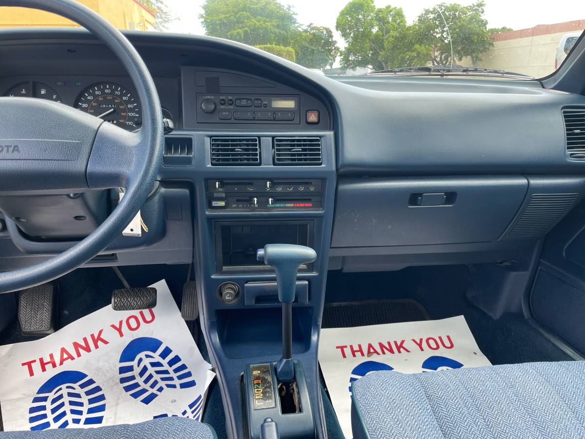 Toyota-corolla-1992-white-4