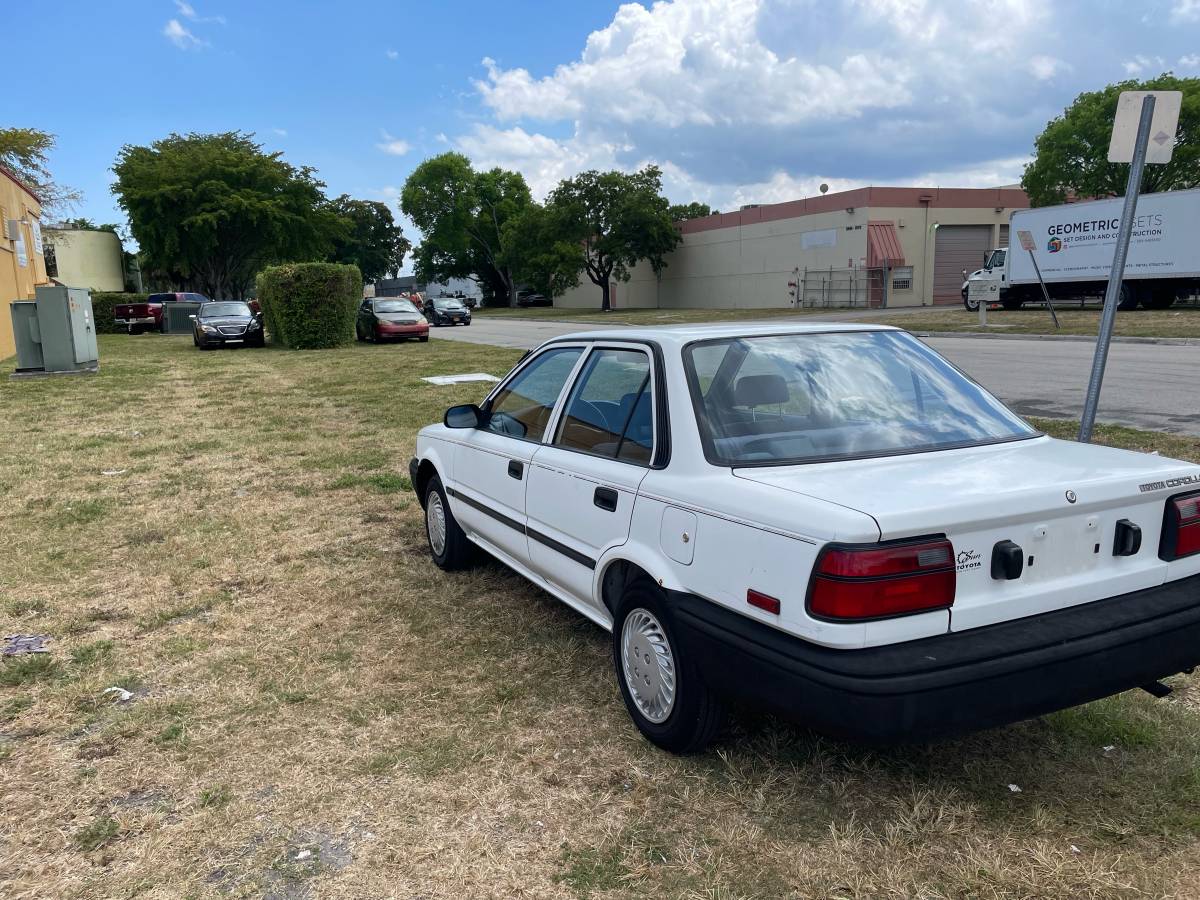 Toyota-corolla-1992-white-9