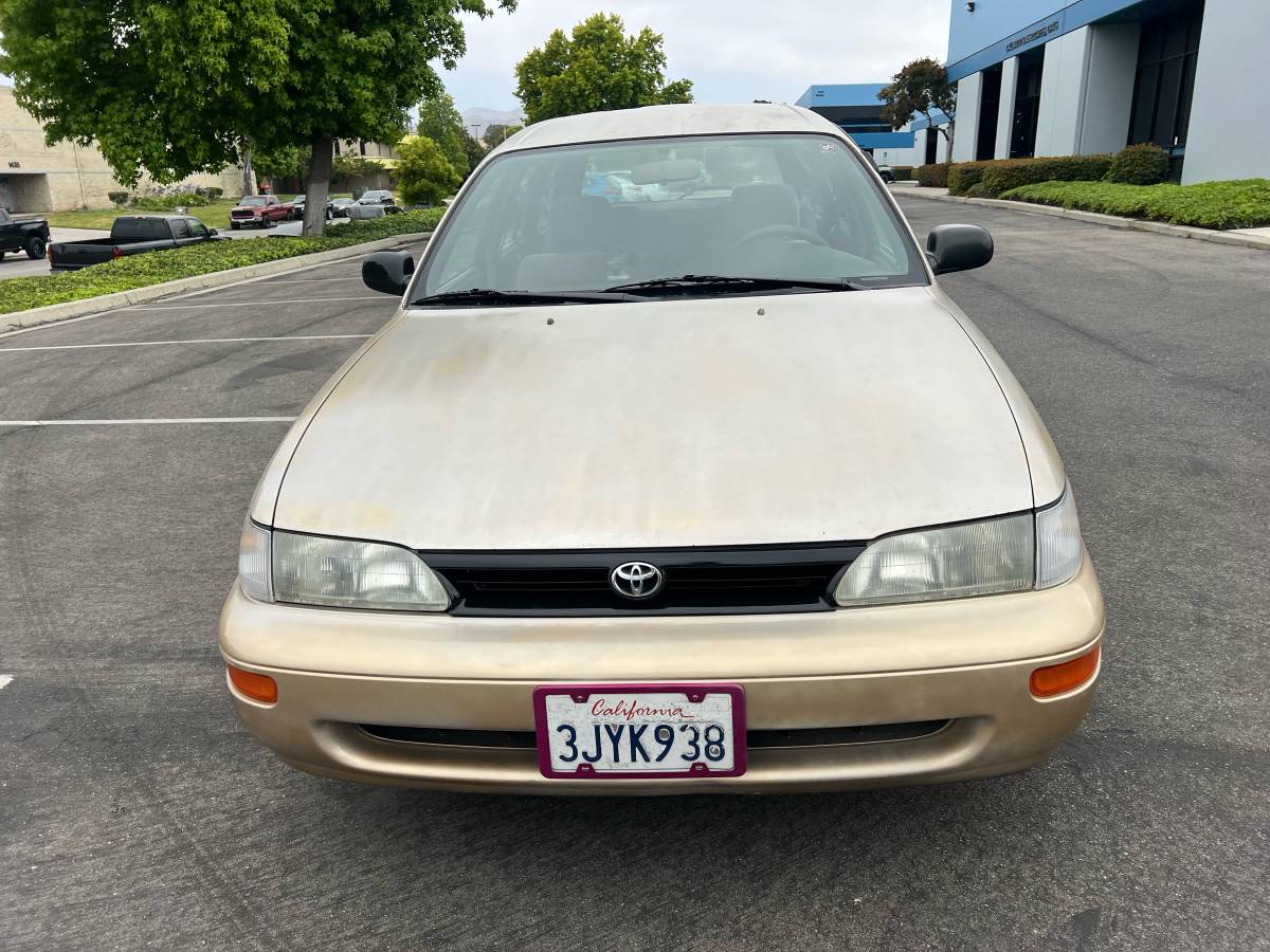 Toyota-corolla-1994-brown-1