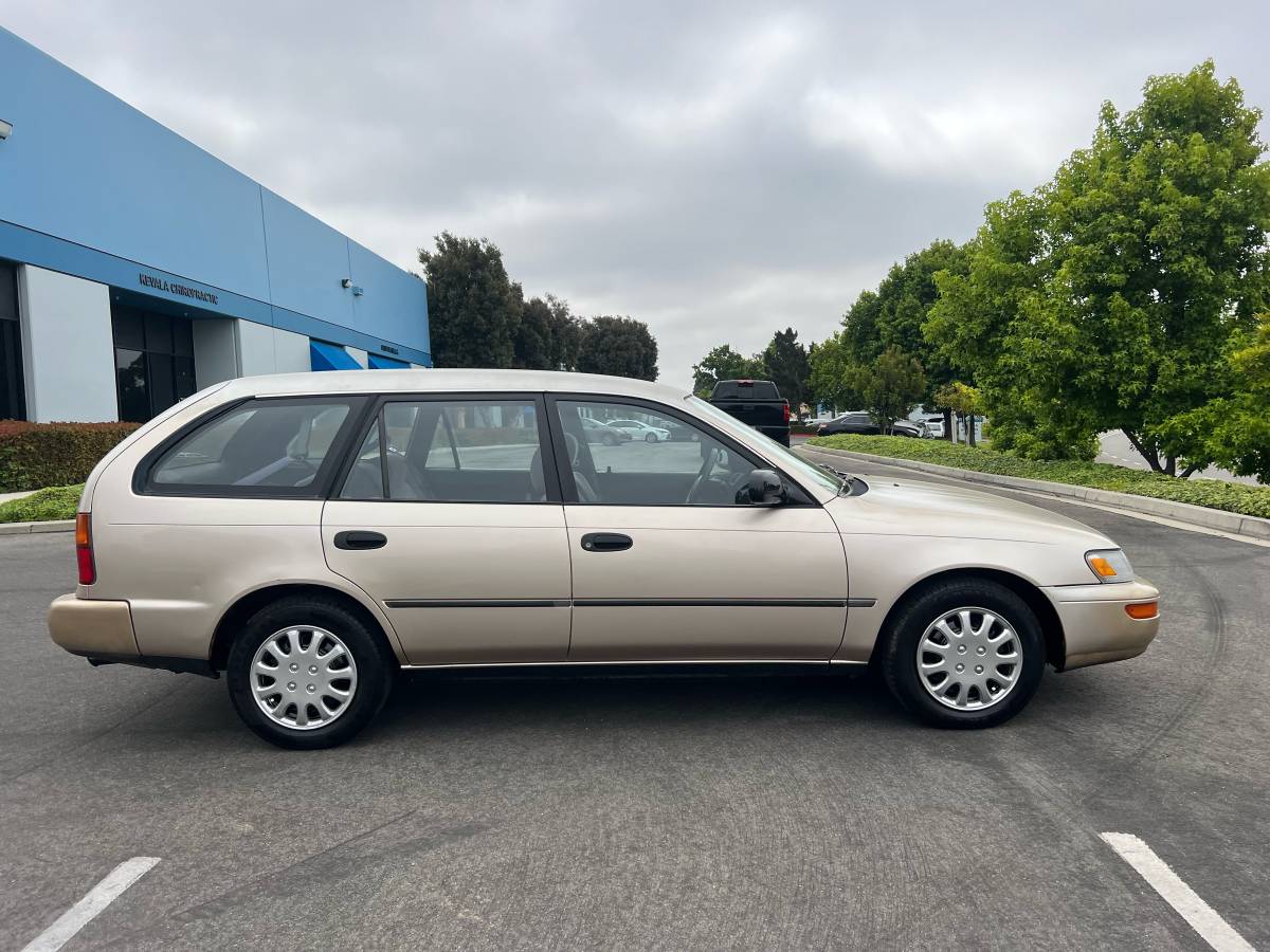 Toyota-corolla-1994-brown-2