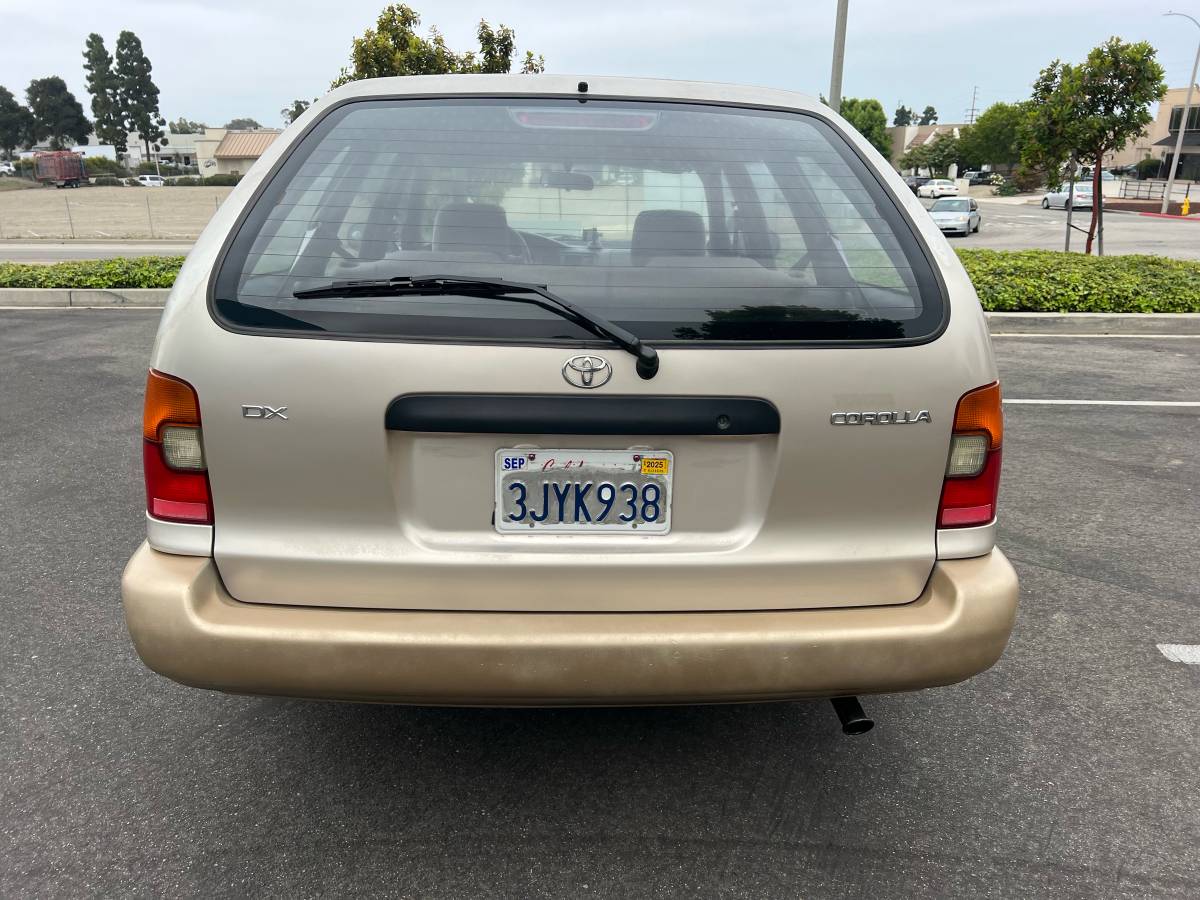 Toyota-corolla-1994-brown