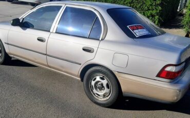 Toyota-corolla-1996-brown