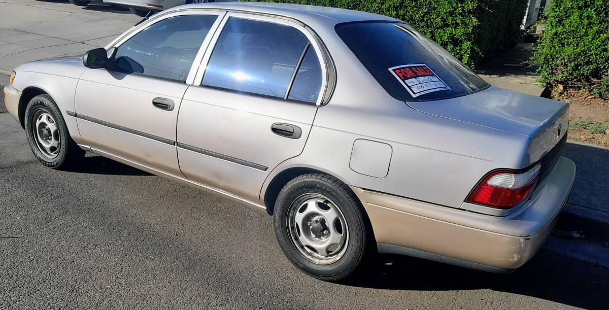Toyota-corolla-1996-brown