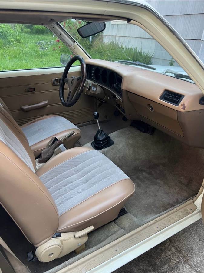 Toyota-corona-1977-white-10