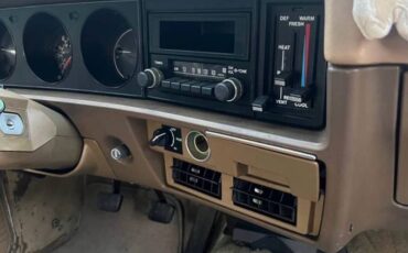 Toyota-corona-1977-white-11