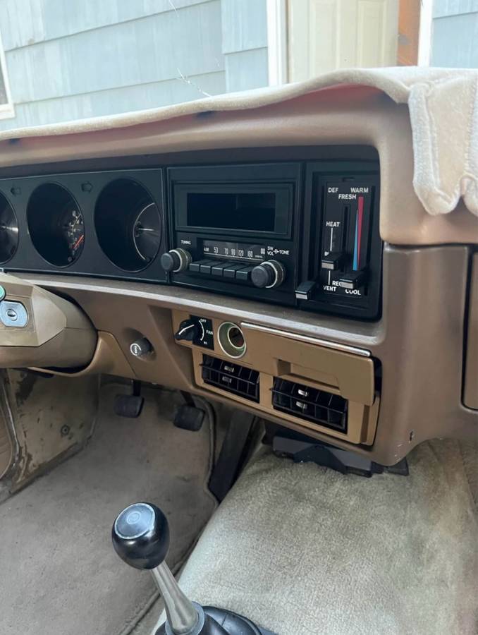 Toyota-corona-1977-white-11