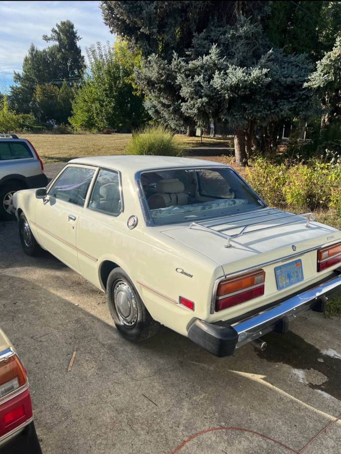 Toyota-corona-1977-white-4