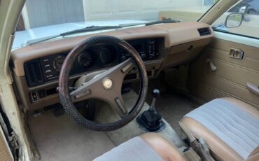 Toyota-corona-1977-white-6