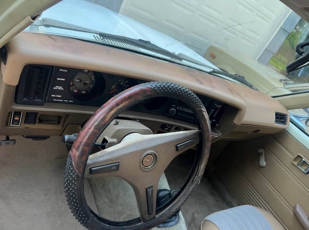 Toyota-corona-1977-white-8