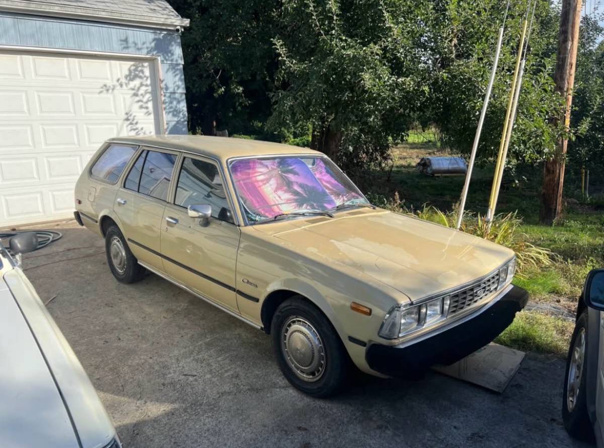 Toyota-corona-1980-brown-1