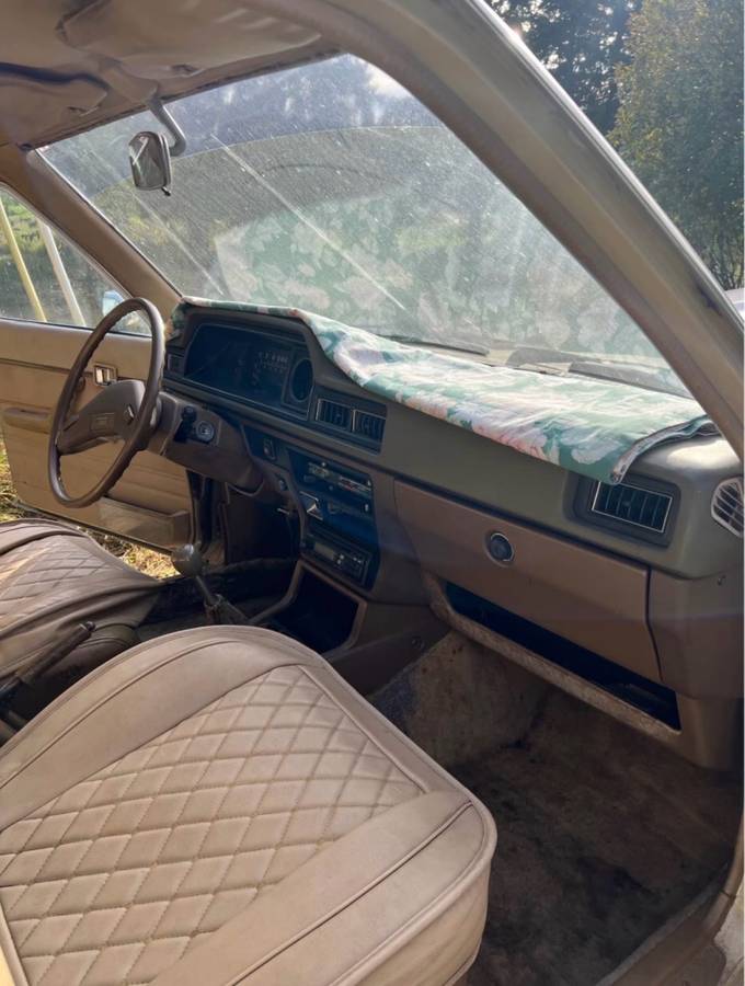 Toyota-corona-1980-brown-10