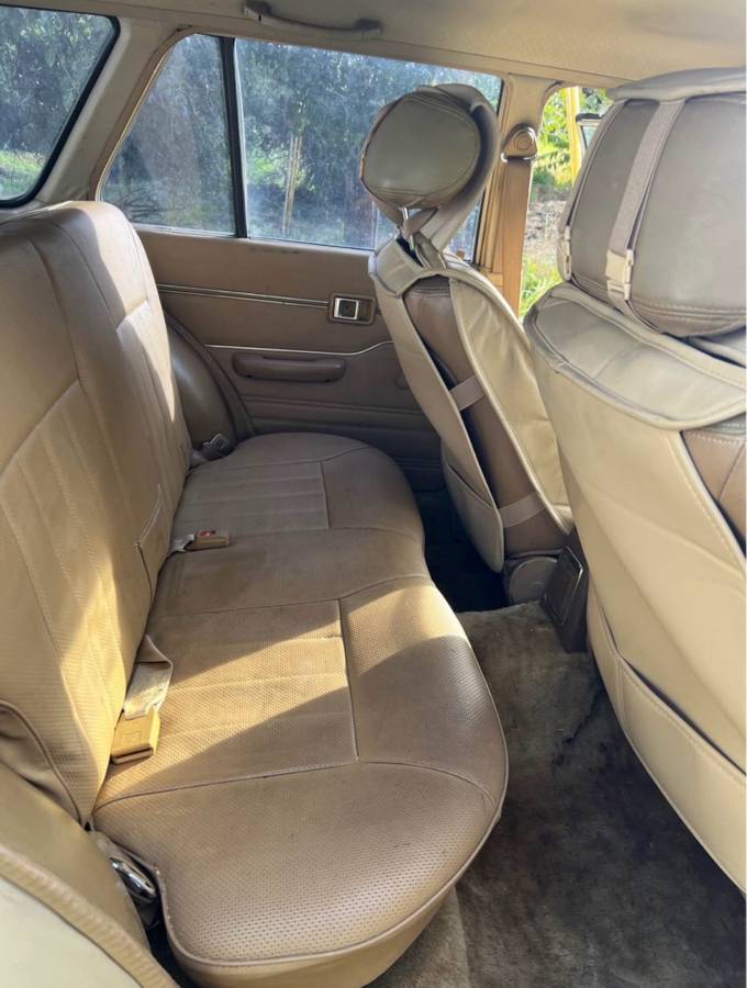 Toyota-corona-1980-brown-7