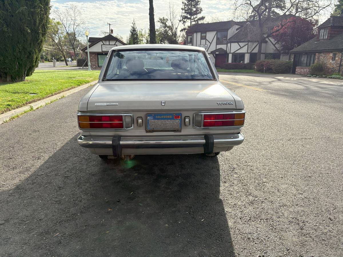 Toyota-corrona-1973-white-4