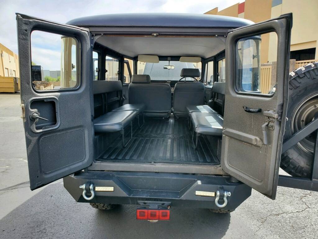 Toyota-fj45-1984-grey-11