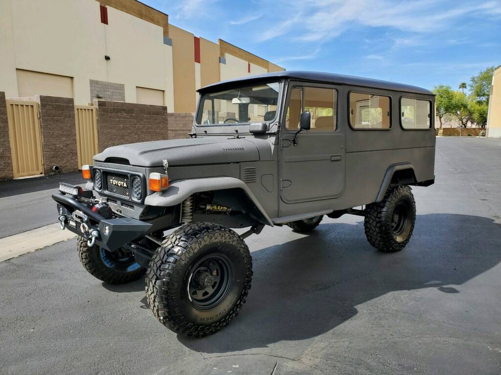 Toyota-fj45-1984-grey-2