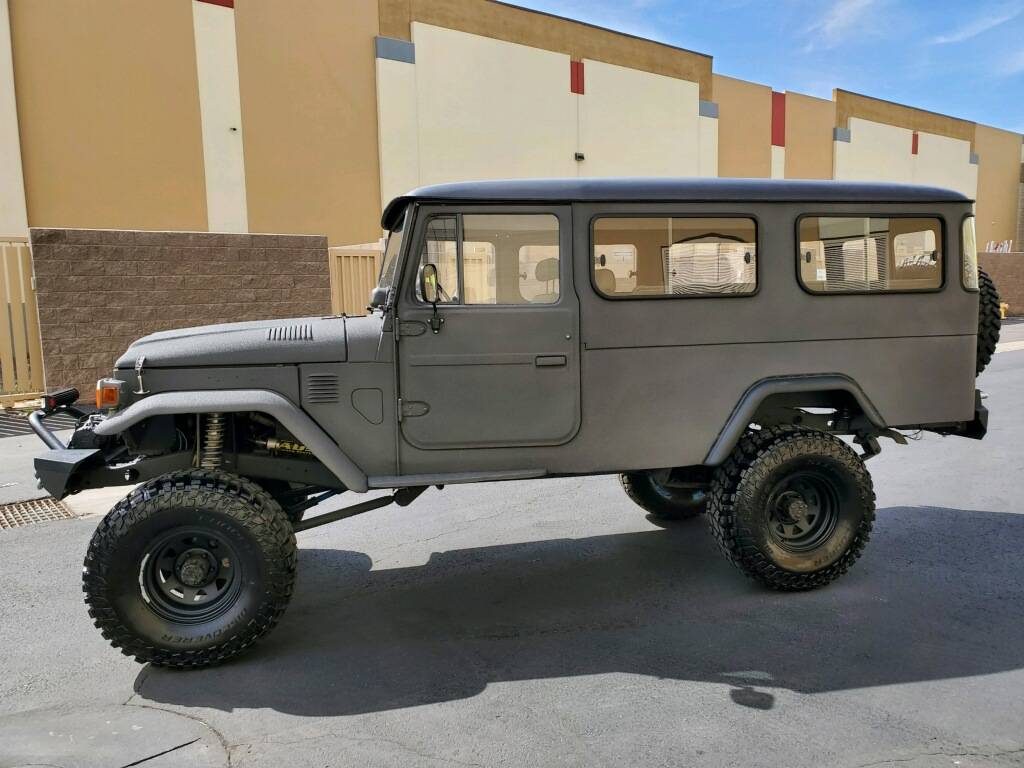 Toyota-fj45-1984-grey-3