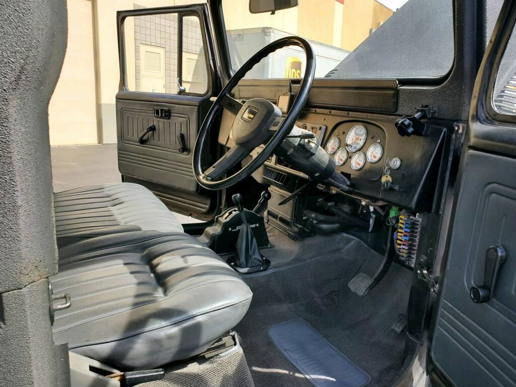 Toyota-fj45-1984-grey-9