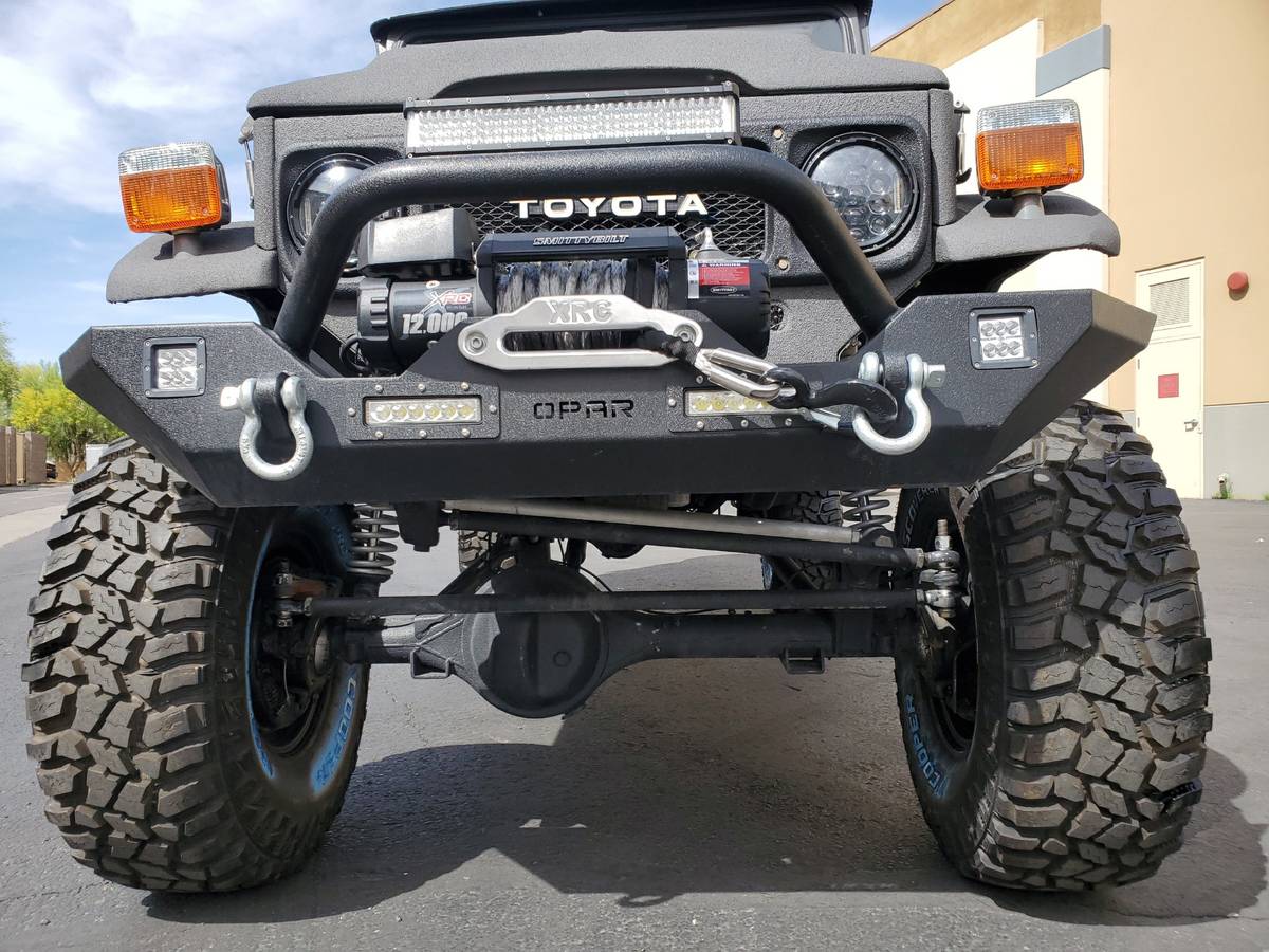 Toyota-fj45-1984-grey