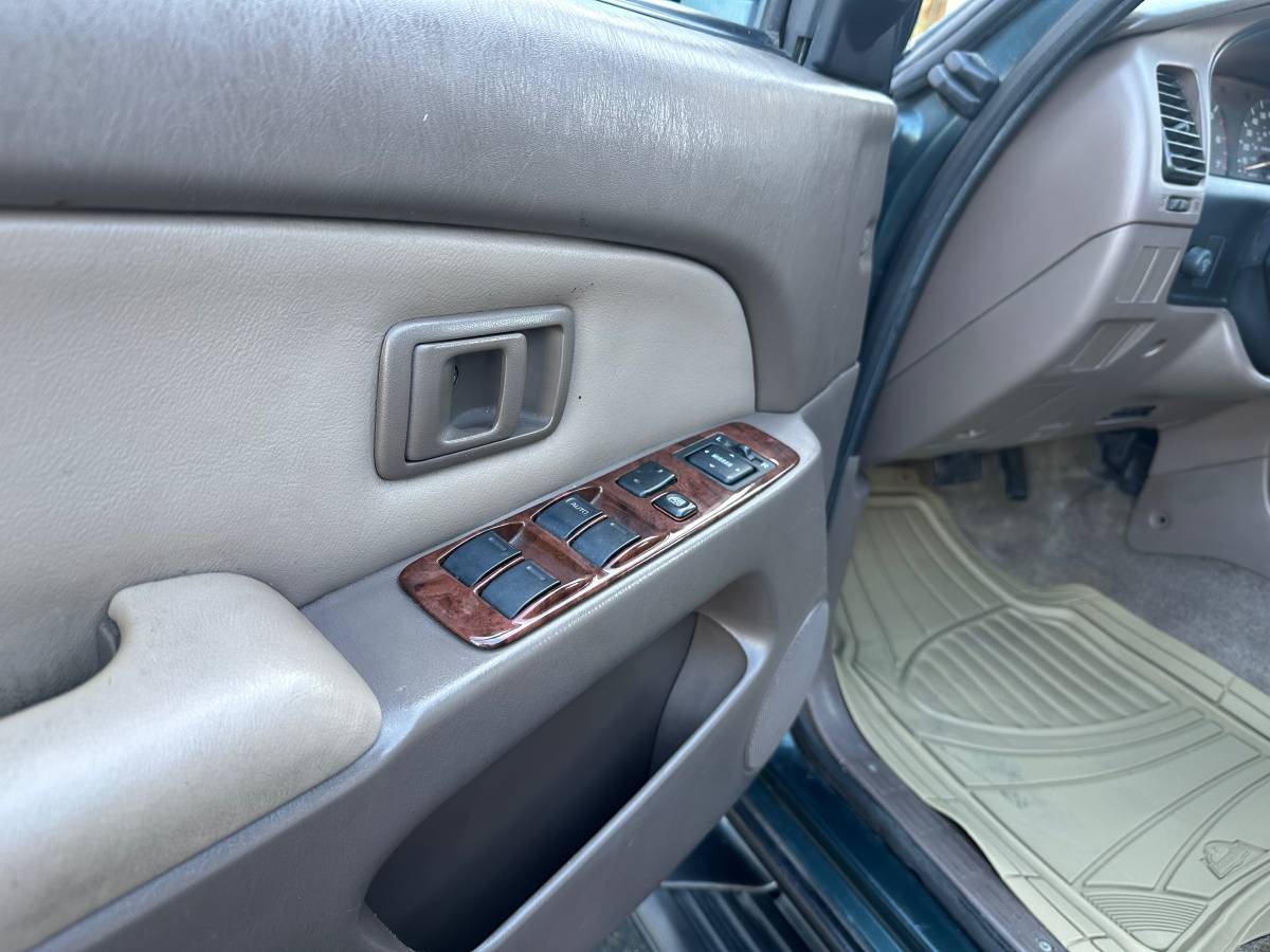 Toyota-forerunner-1996-7