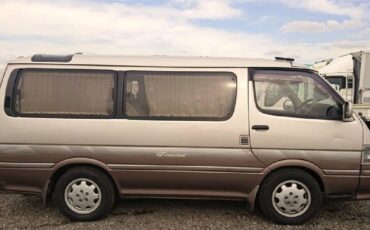 Toyota-hiace-van-diesel-1996-2