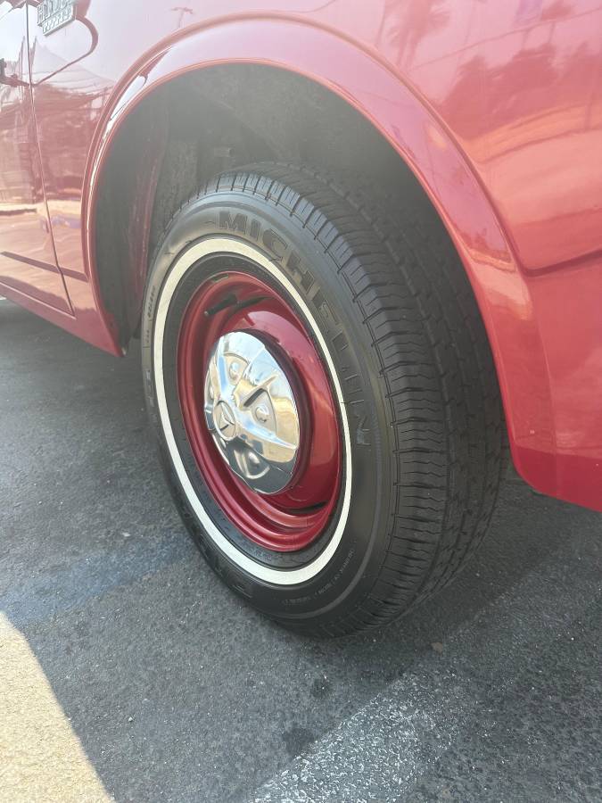 Toyota-hilux-truck-1972-red-10