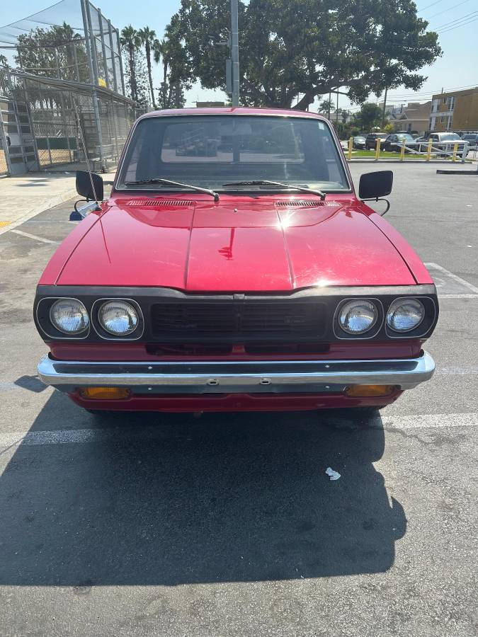 Toyota-hilux-truck-1972-red-3