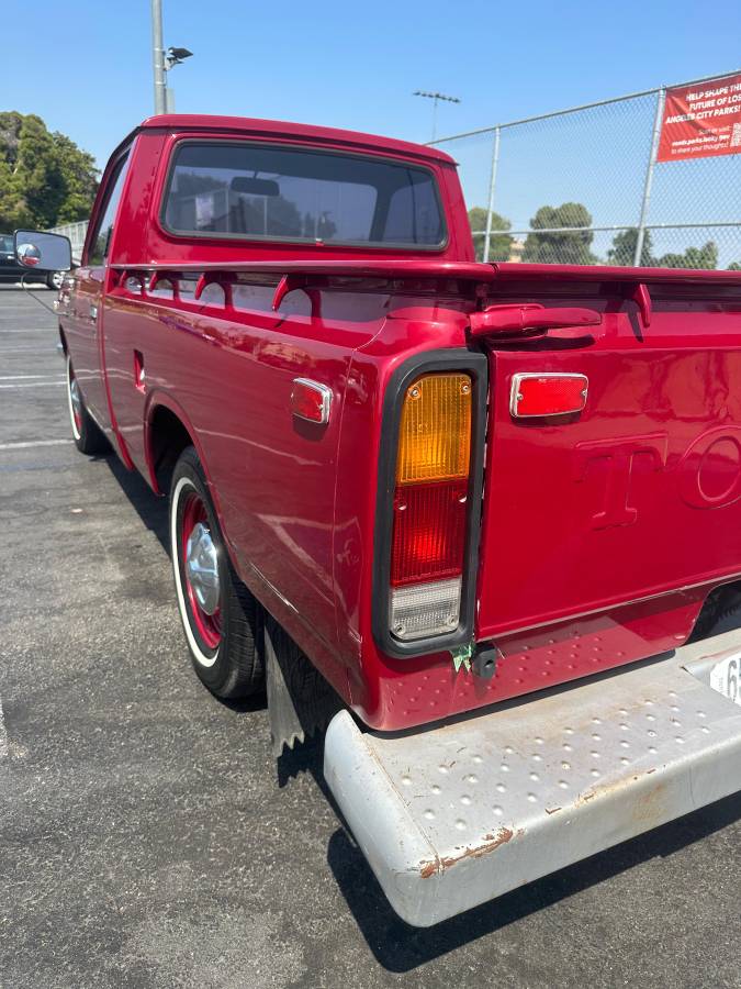Toyota-hilux-truck-1972-red-6