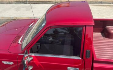 Toyota-hilux-truck-1972-red-7