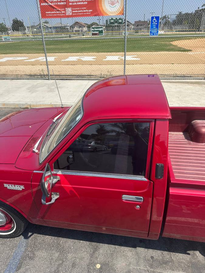 Toyota-hilux-truck-1972-red-7