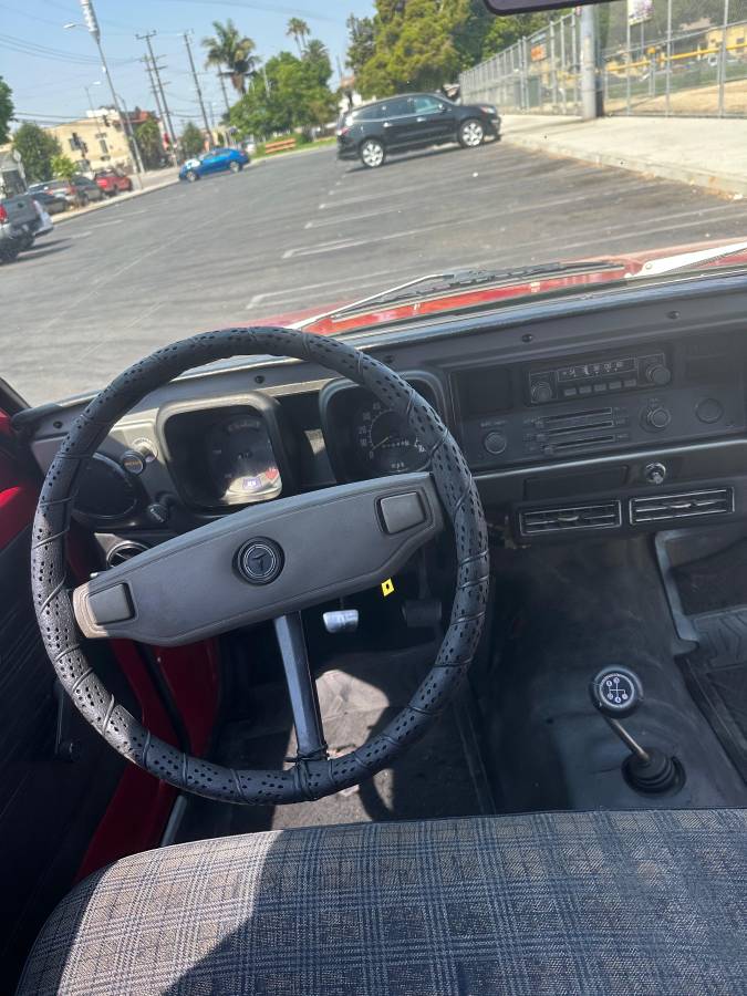 Toyota-hilux-truck-1972-red-9